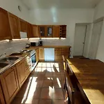 Quiet Apartment In The Center 76 M2