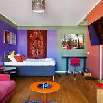 A Stylish Retro Apartment Near The Metro And Essential Services