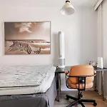 Home In Design District - Keybox Check-In, Balcony, Netflix