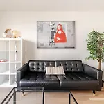Home In Design District - Keybox Check-In, Balcony, Netflix