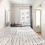 Home In Design District - Keybox Check-In, Balcony, Netflix