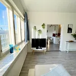 Penthouse Toeoeloe - High Ceilings, Wi-Fi, 24H Shop