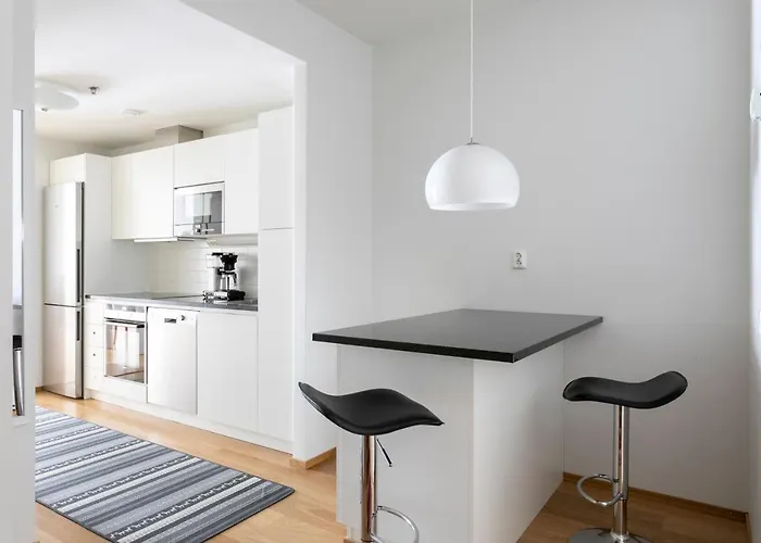 2Ndhomes Cozy 1Br Apartment With Balcony By The Central Station