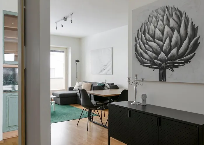 2Ndhomes 3 Bedroom Apartment With Balcony In Bulevardi