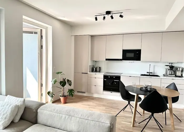 Spacious 1Br With Balcony