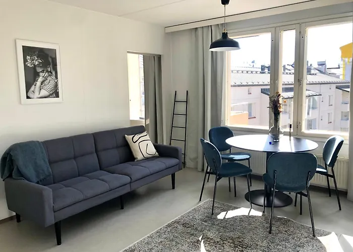 Top Floor One Bedroom Apartment With Balcony