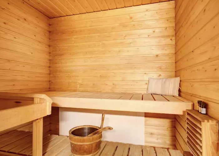 2Ndhomes Cozy 1Br City Apartment With Sauna & Balcony