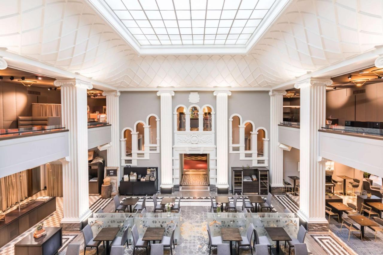 Radisson Blu Plaza Hotel,