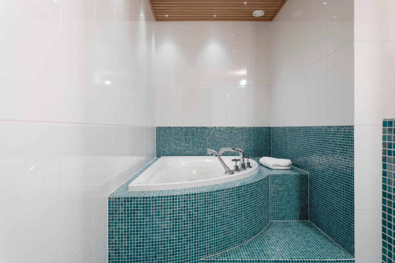 Huoneisto 2ndhomes Luxury Kamppi Center With Spa And Terrace Helsinki