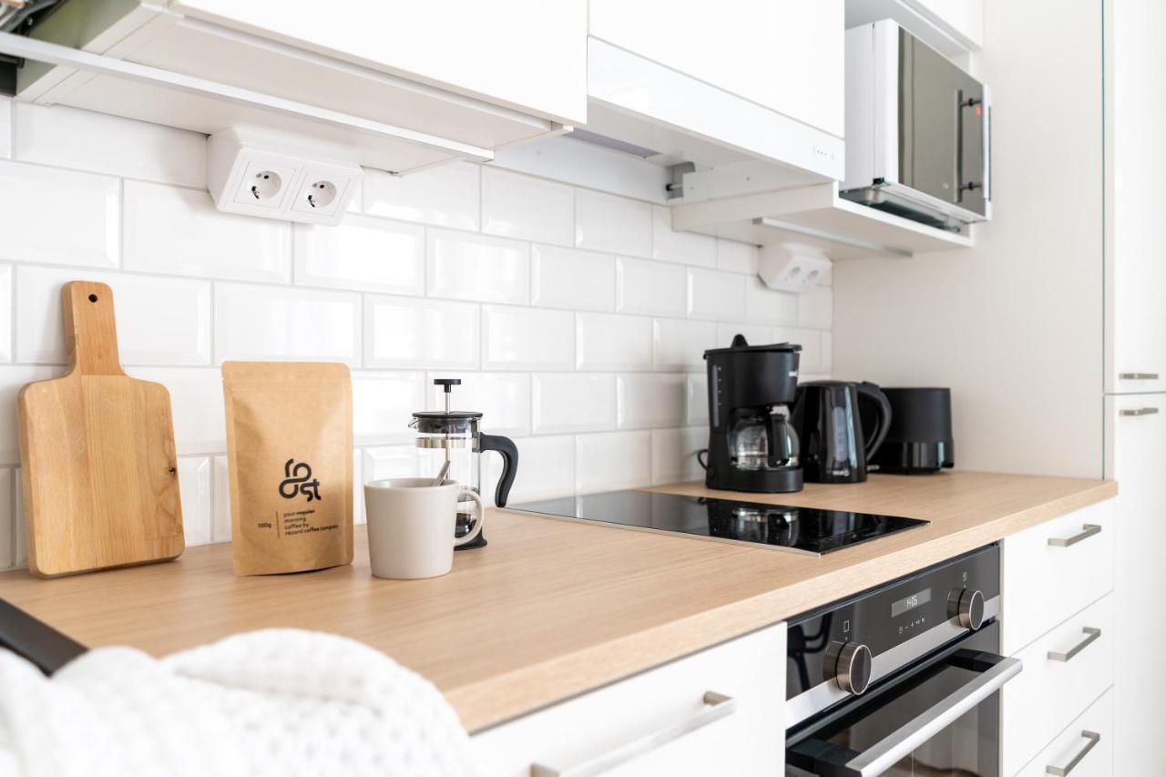Huoneisto Brand New Stylish Studio - Free Parking!