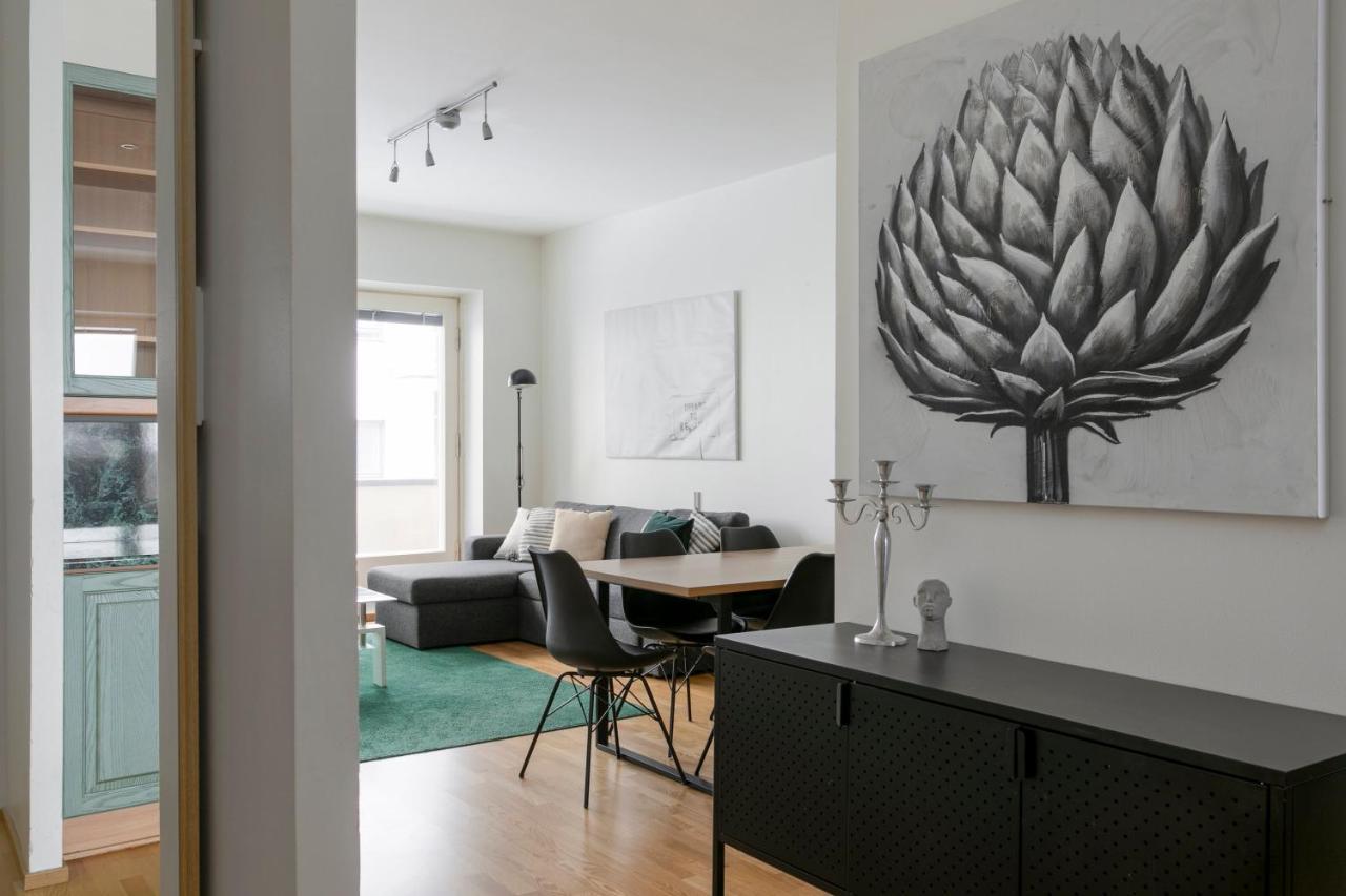 Huoneisto 2ndhomes 3 Bedroom With Balcony In Bulevardi *