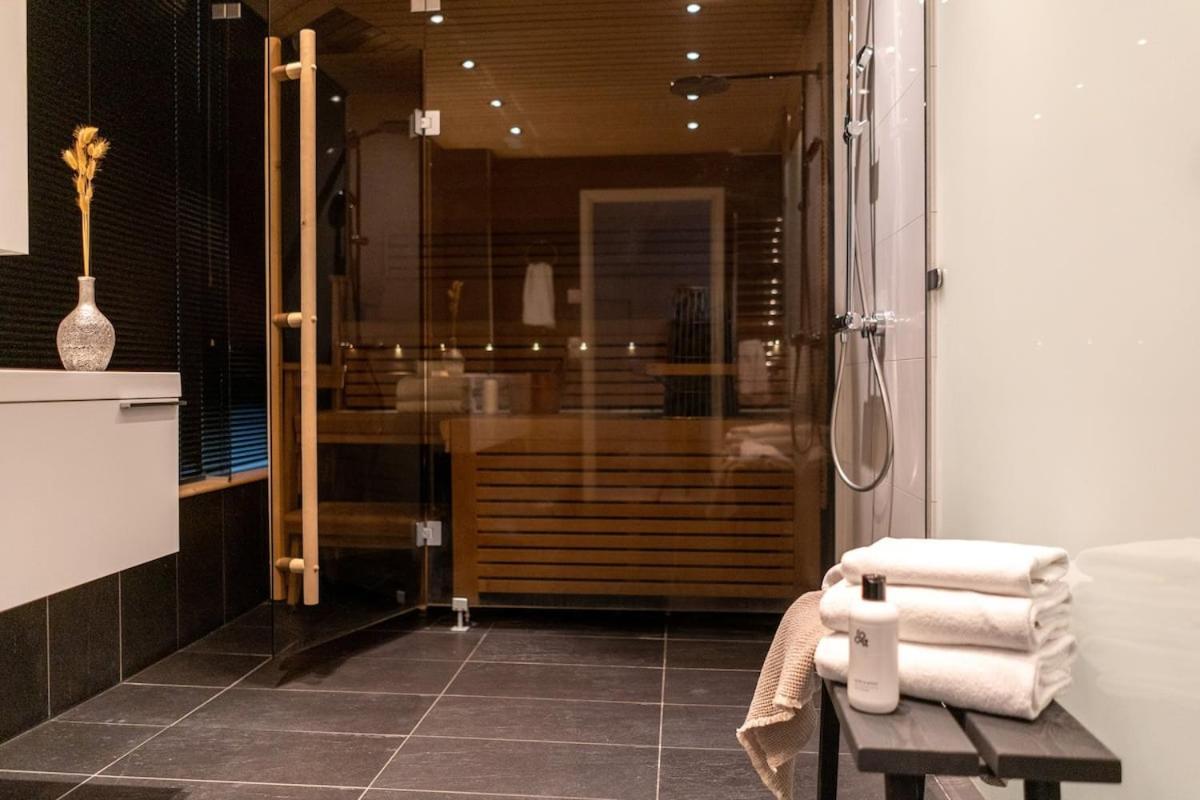 Spacious And With Private Sauna *