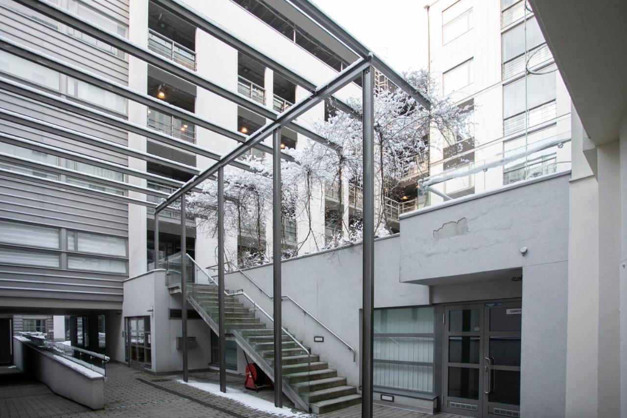 2ndhomes Cozy 1br With Balcony By The Station Huoneisto *