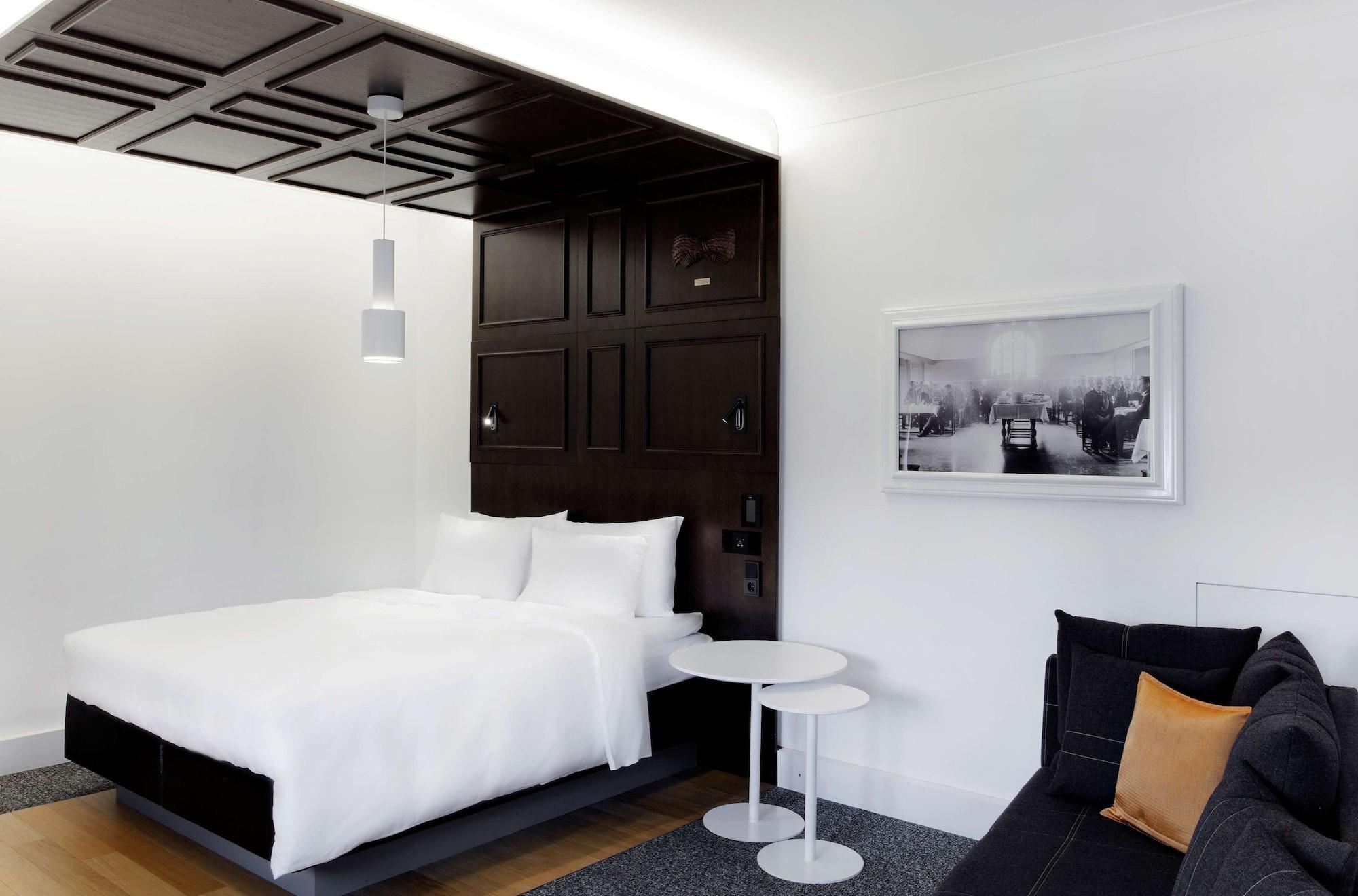 Radisson Blu Plaza Hotel, Hotelli 4*