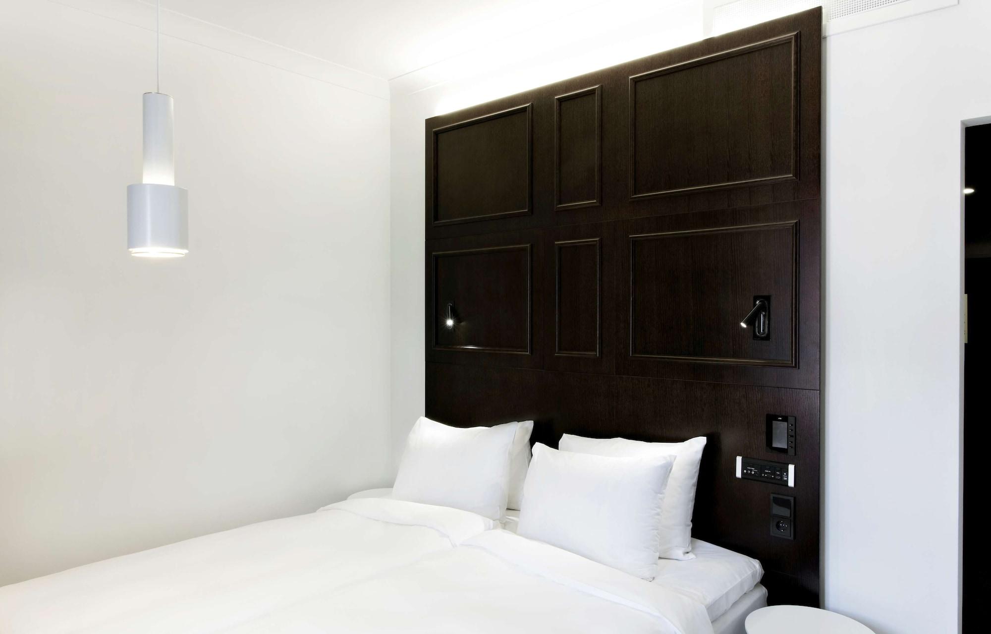 Radisson Blu Plaza Hotel, 4*