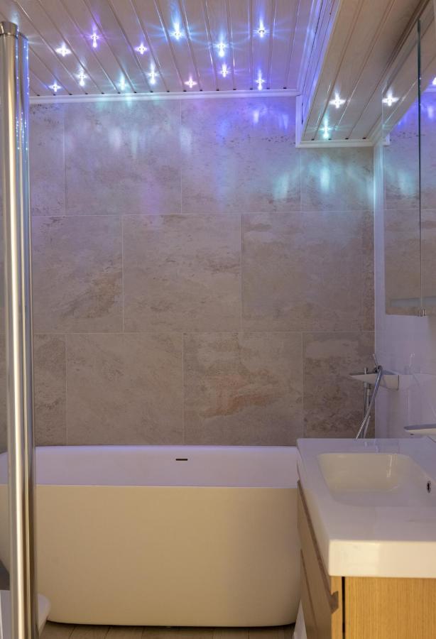 Huoneisto 2ndhomes Luxurious 144 M2 Stylish 3 Bedroom Center