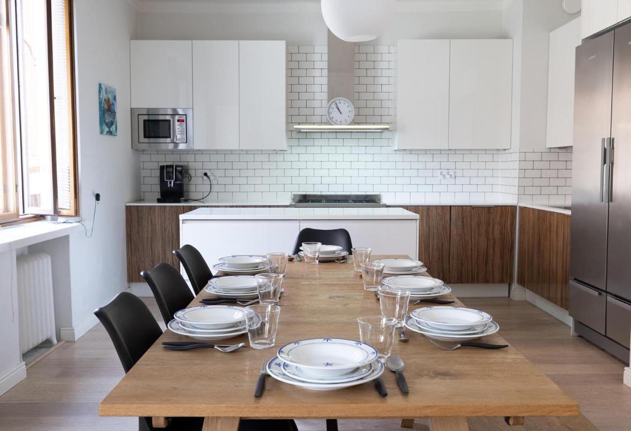 2ndhomes Luxurious 144 M2 Stylish 3 Bedroom Center Huoneisto *