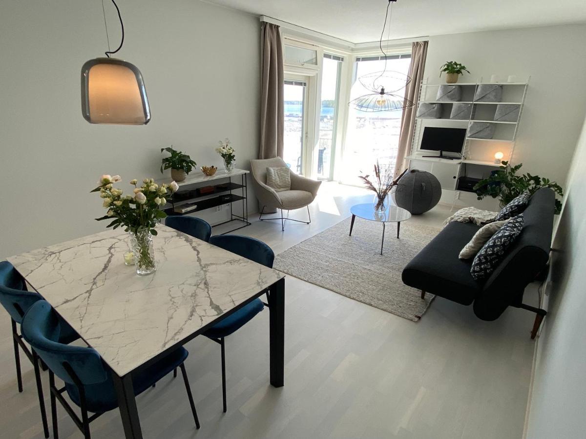 Huoneisto Luxury 1-bedroom With Sauna And Sea View *