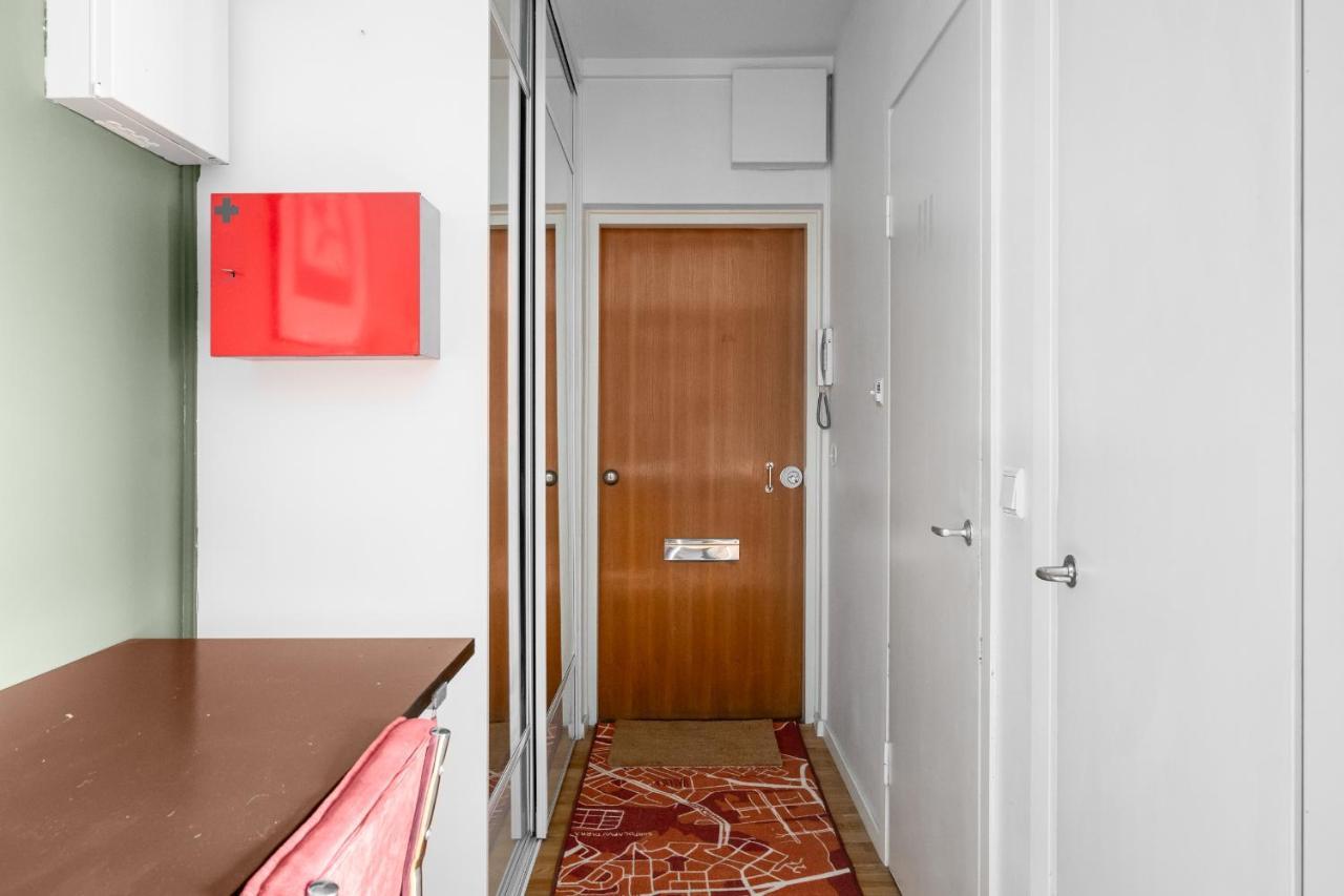 Wehost Spacious Traveller's Hq Above Metro @vilhonvuorenkuja 16 Huoneisto *