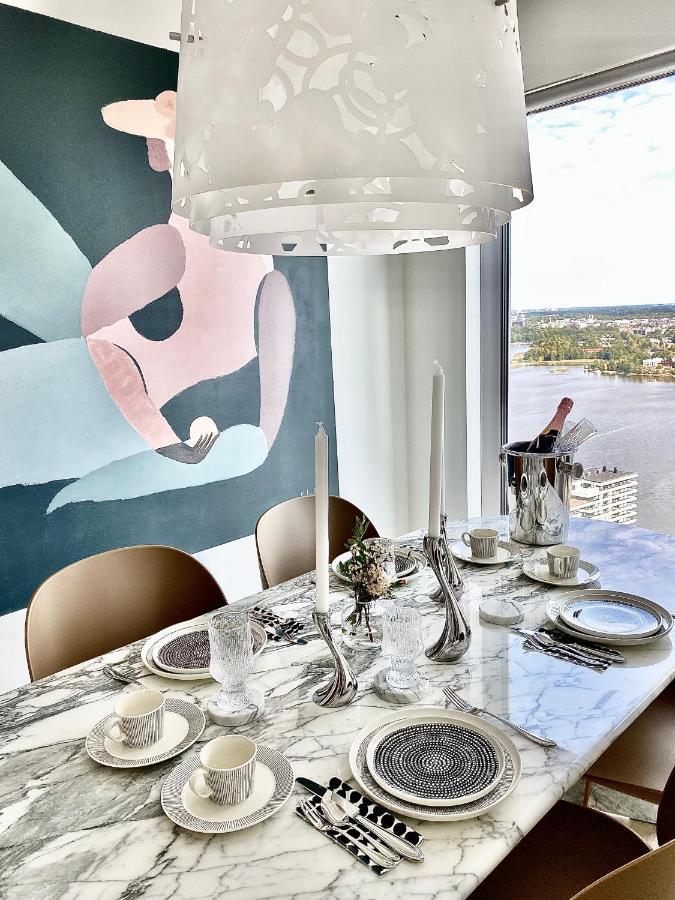 Huoneisto Luxury Skyscraper With Amazing View Over