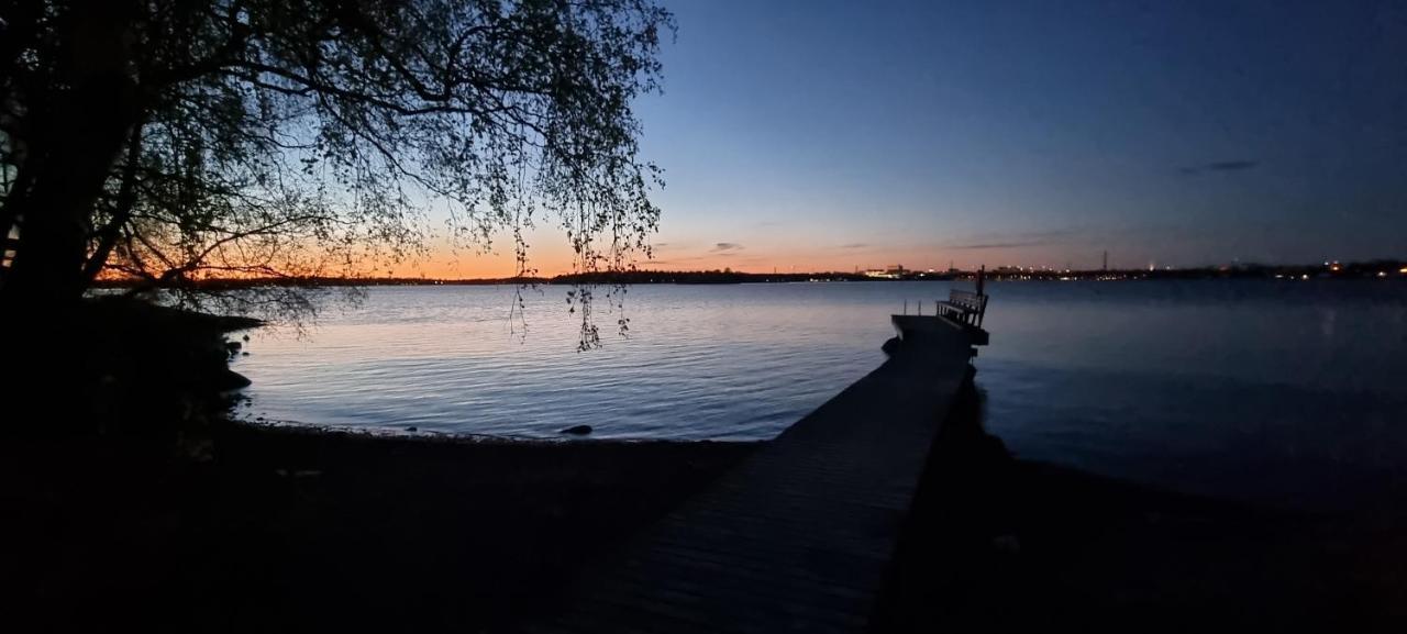 Huoneisto Valoisa Huoneisto Meren Rannalla
