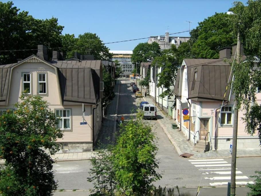 Huoneisto Valoisa Ja Taeysin Remontoitu Huoneisto Helsinki