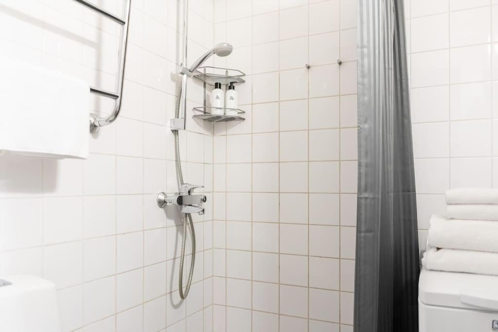 1br With Patio In Lauttasaari Huoneisto