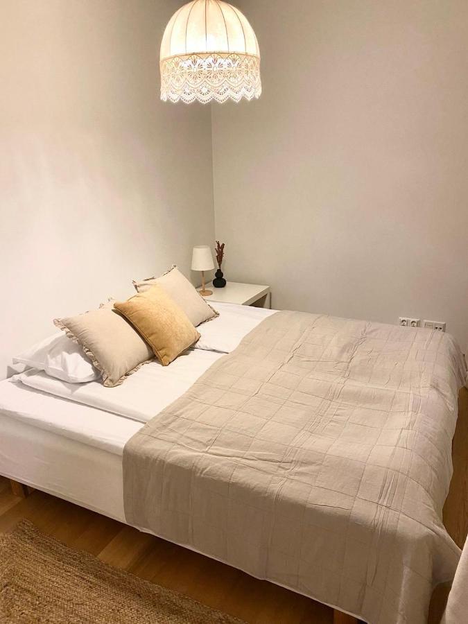 2ndhomes Cozy 1br With Balcony By The Station Huoneisto *