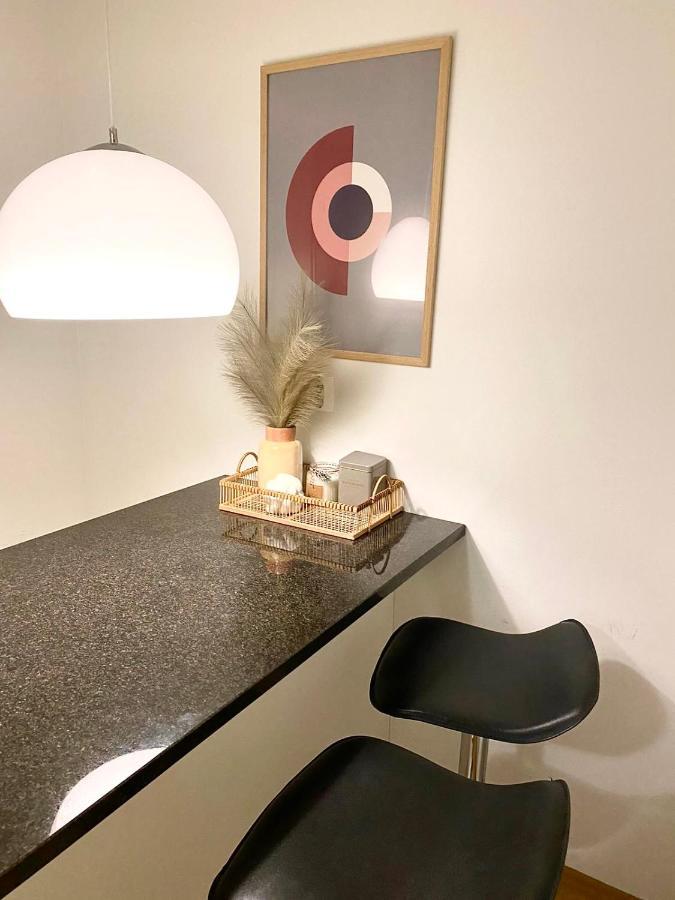 2ndhomes Cozy 1br With Balcony By The Station Huoneisto