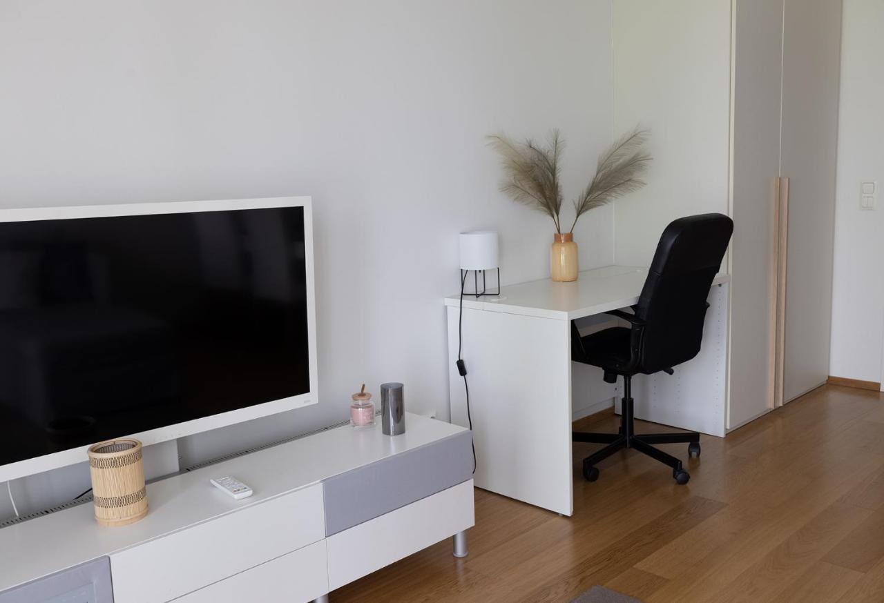 2ndhomes Cozy 1br With Balcony By The Station Huoneisto *