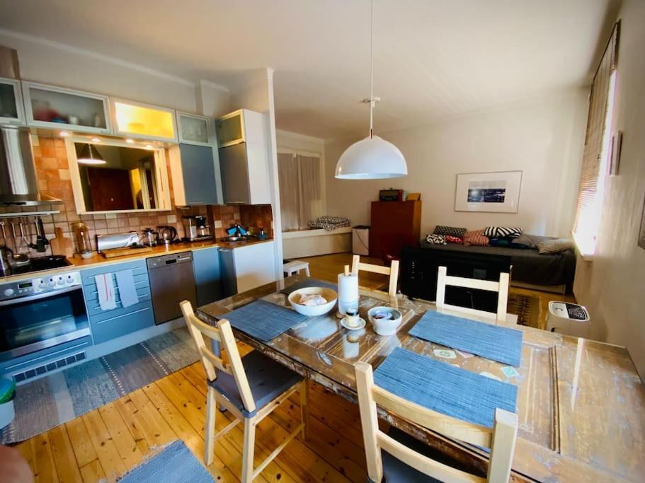 Huoneisto Apartment, View Over The Roofs For The Sunrise
