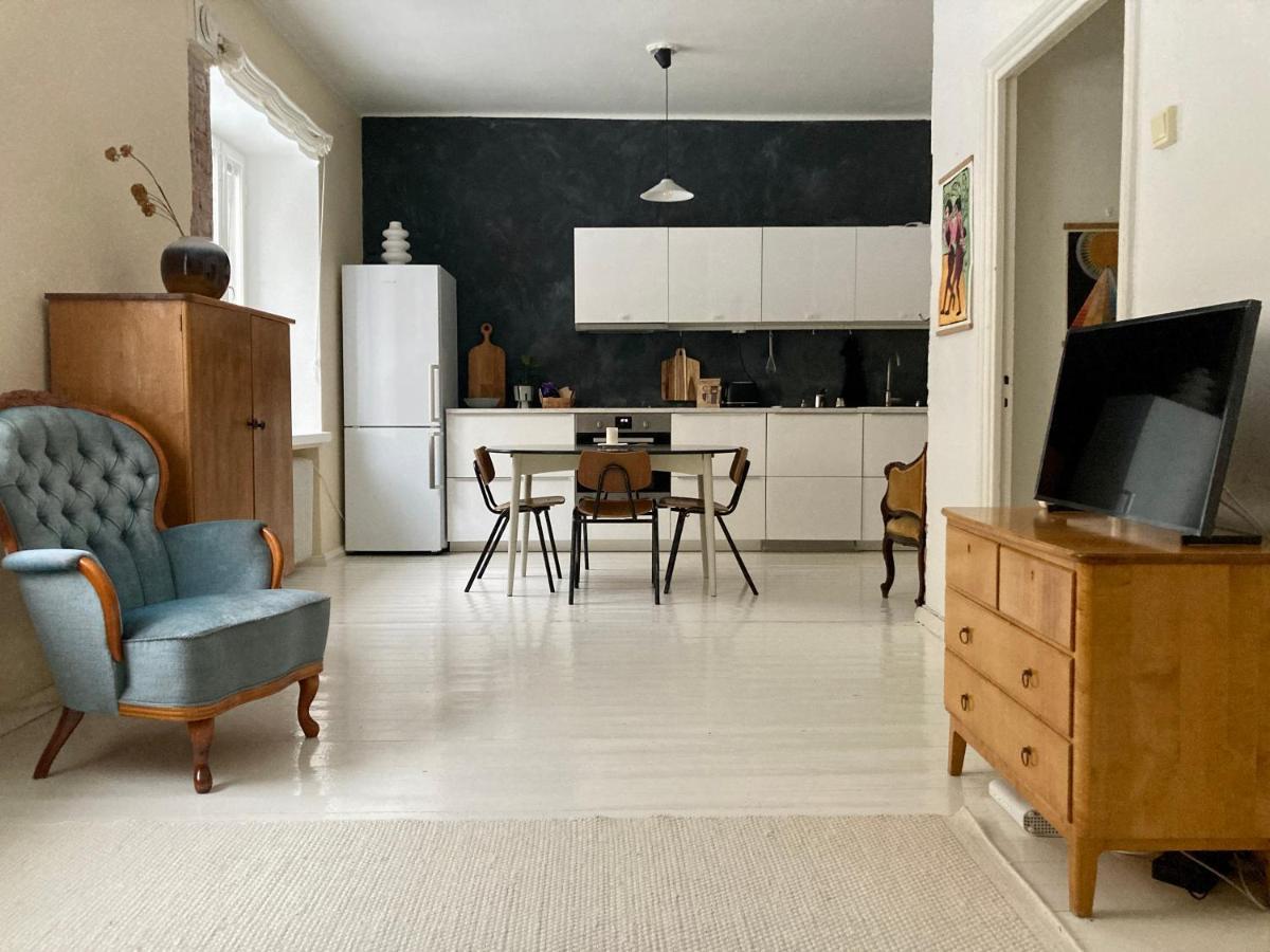 Spacious Bohemian Studio In Trendy Kallio