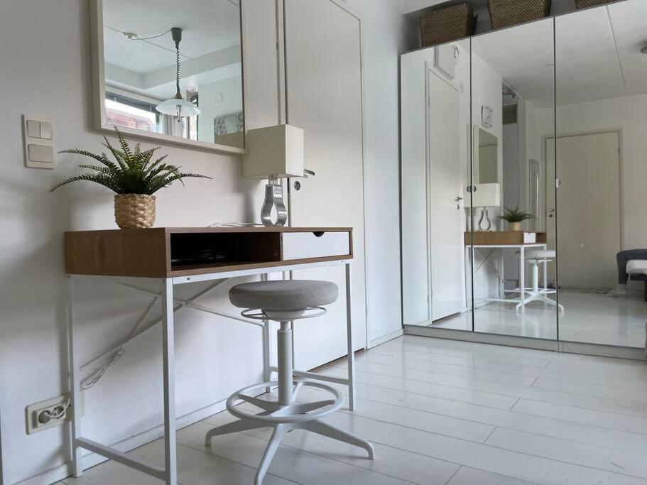 Huoneisto Luminous Studio 15min To Center With Wifi & Netflix *
