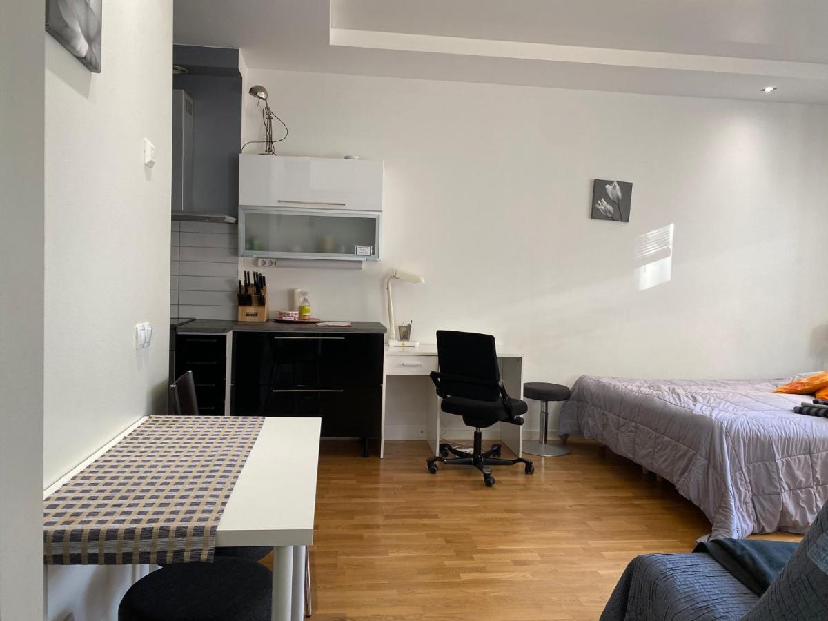 Big Studio Close To Center With Wifi *