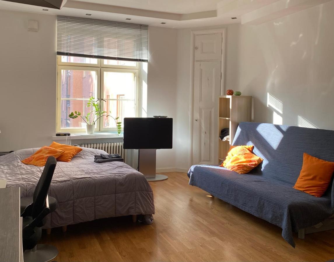 Big Studio Close To Center With Wifi Huoneisto