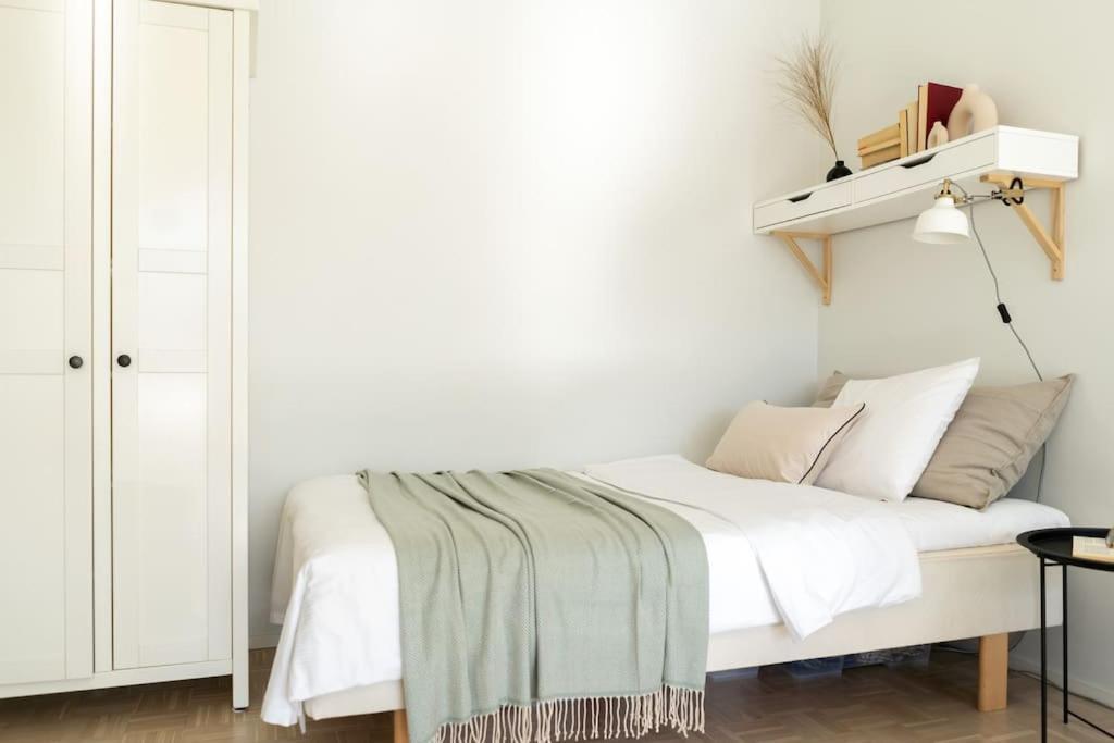 Huoneisto Studio W/ Balcony For 4 *