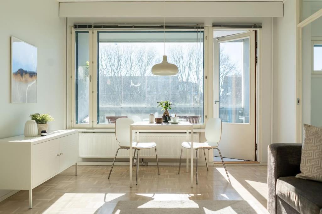 Studio W/ Balcony For 4