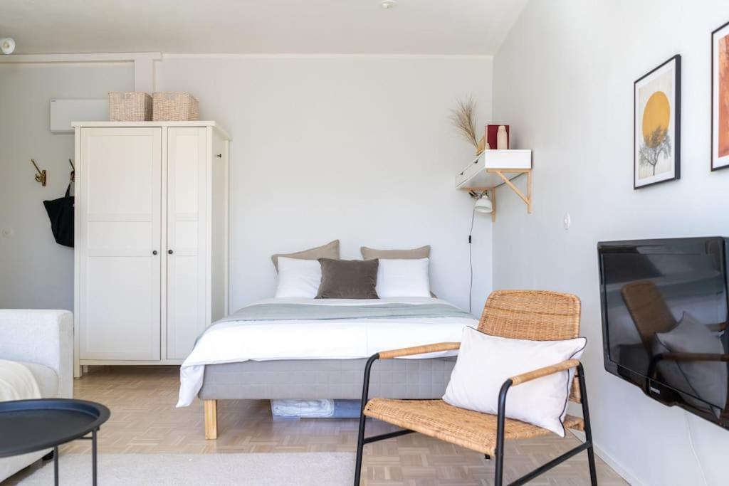 Huoneisto Studio W/ Balcony For 4 *