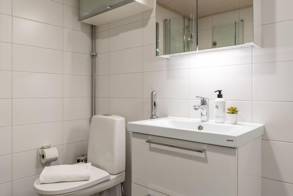 Huoneisto Studio W/ Balcony For 4