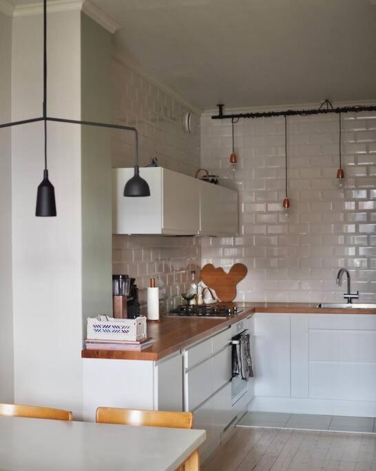 Urban Penthouse Next To Metro With Views Huoneisto