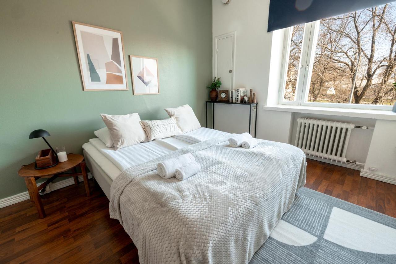 Huoneisto 2ndhomes Cozy Center With Park View *