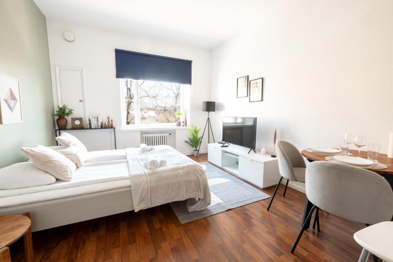 Huoneisto 2ndhomes Cozy Center With Park View *