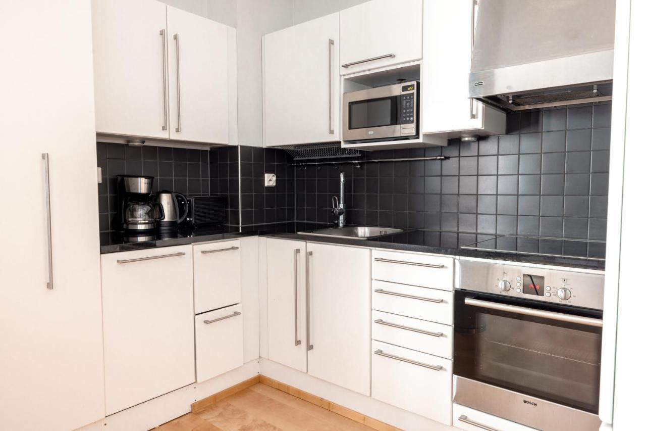 Huoneisto 2ndhomes Stylish 1br With Balcony And Sauna In Kamppi Center