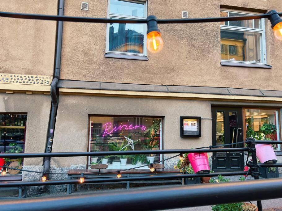 Huoneisto Urban Penthouse Next To Metro With Views Helsinki