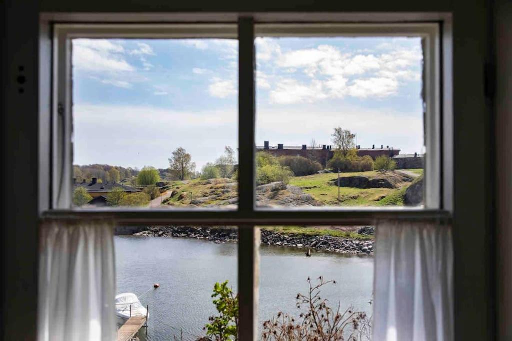 Seaside In Suomenlinna Island *