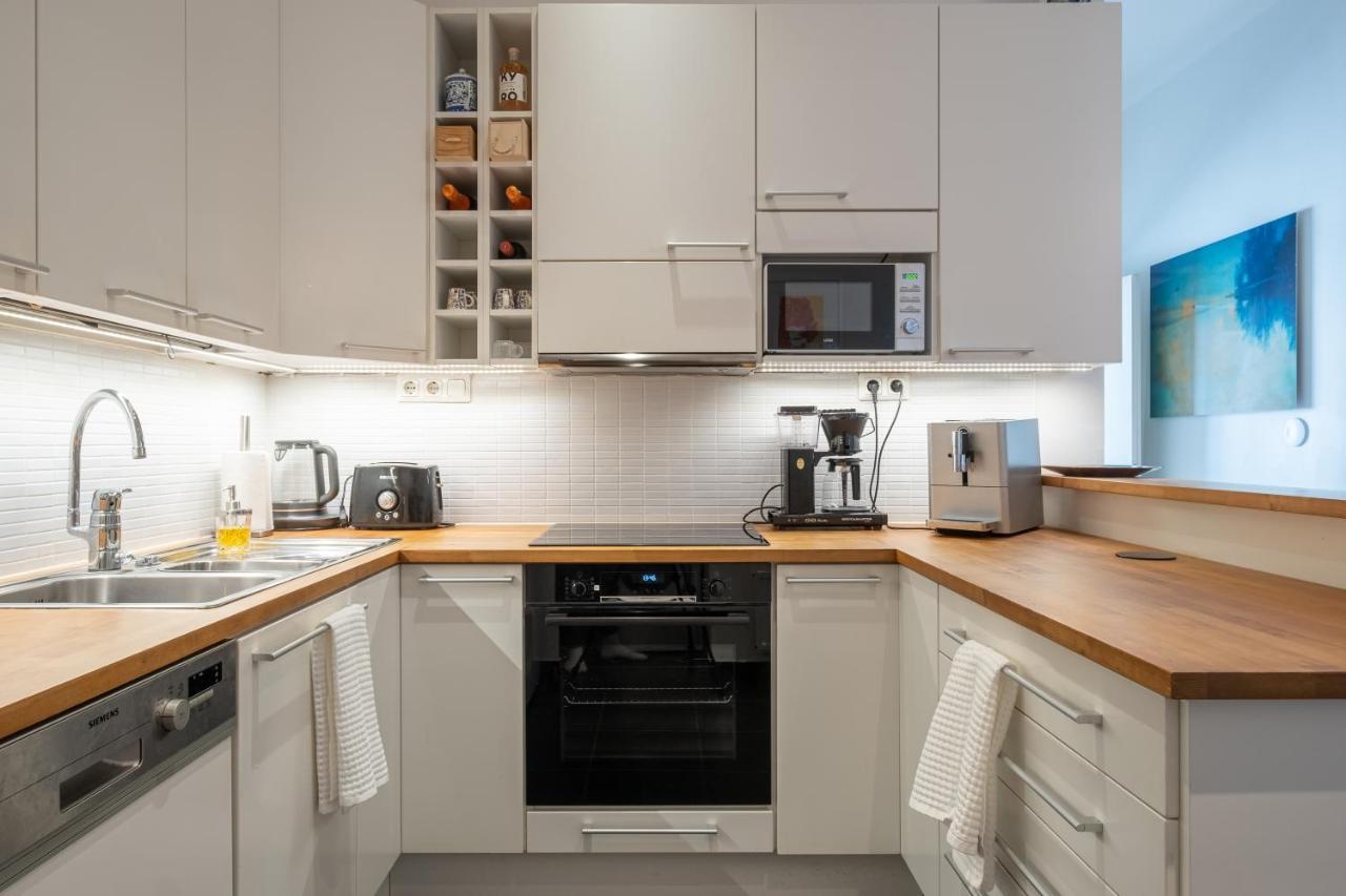 Huoneisto Luxury Design Gem In Center With Sauna And Workspace