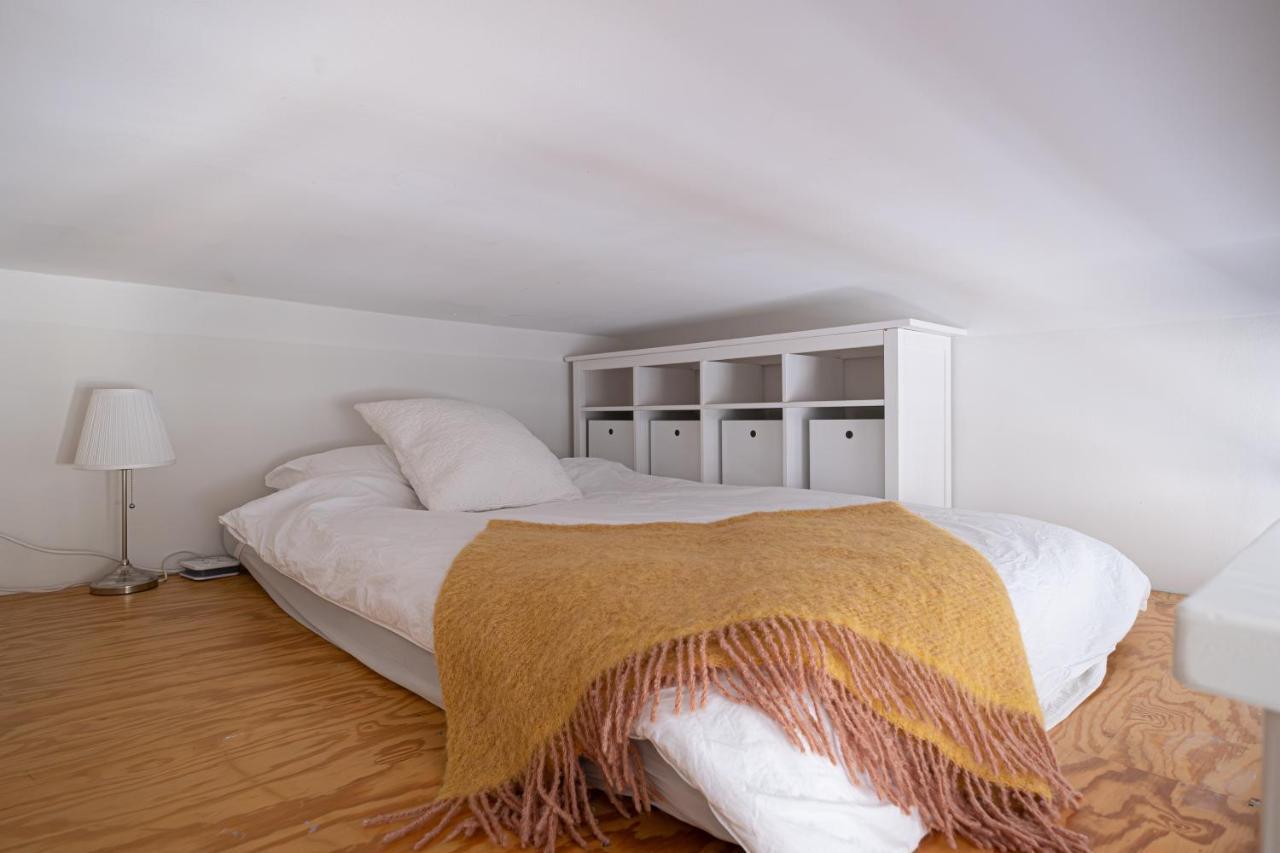 Huoneisto Luxury Design Gem In Center With Sauna And Workspace *