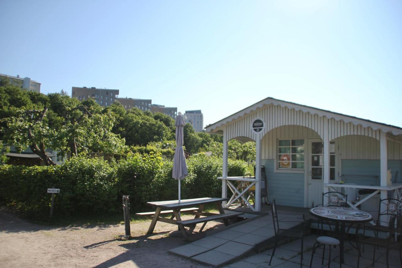 Huoneisto Candy-colored Two-room With Sweet Views Helsinki