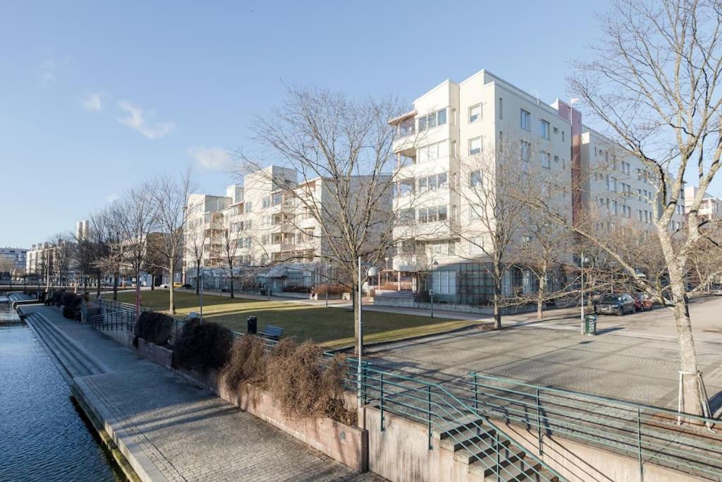 - Nearby Centrum & Metro * Helsinki