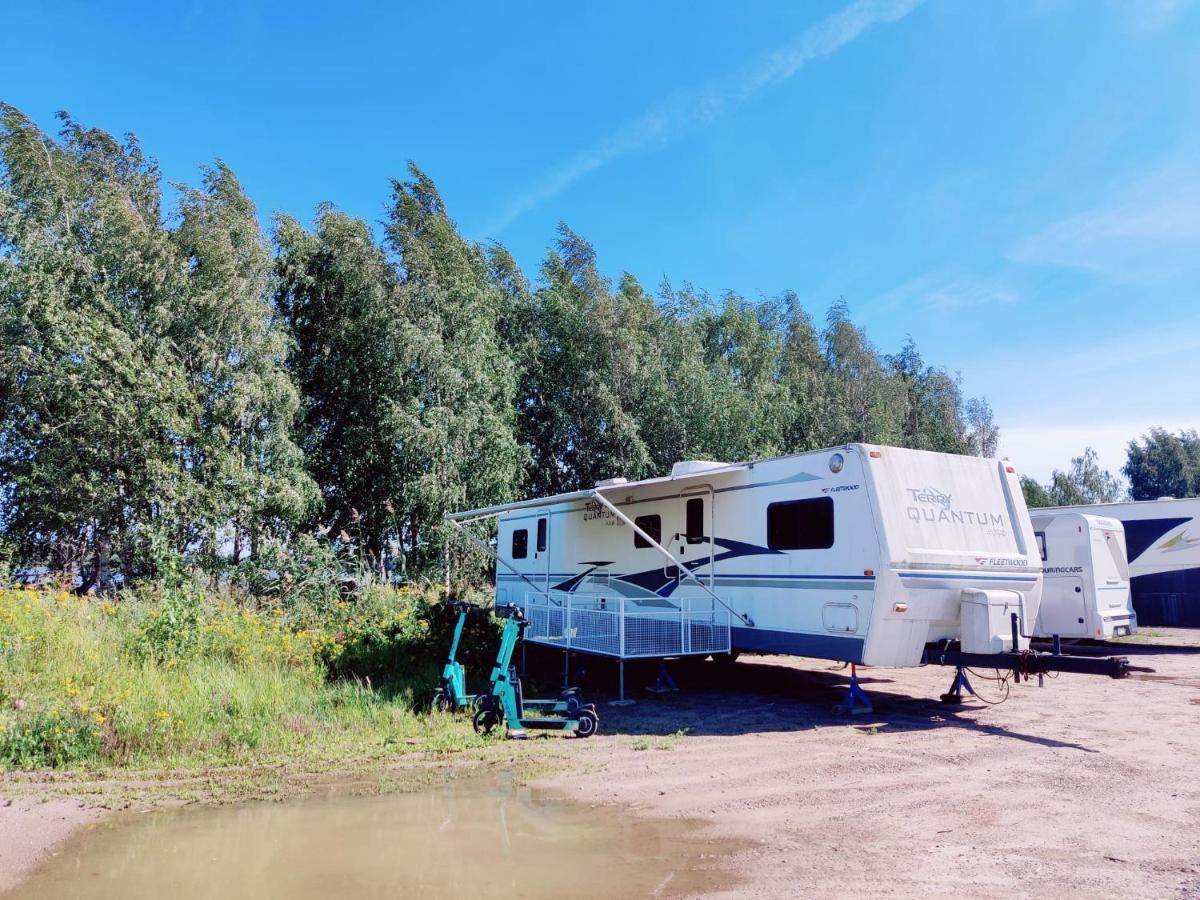 Leirintäalueet American Caravan In